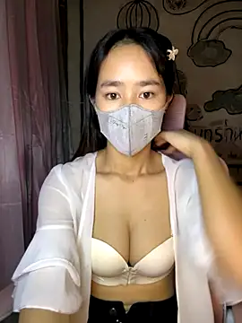 TiNa 04 online show from October 8, 2025, 10:54 pm