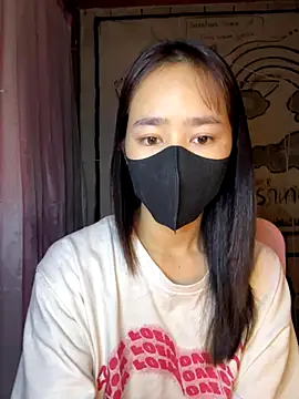 TiNa 04 online show from November 7, 2025, 10:46 pm