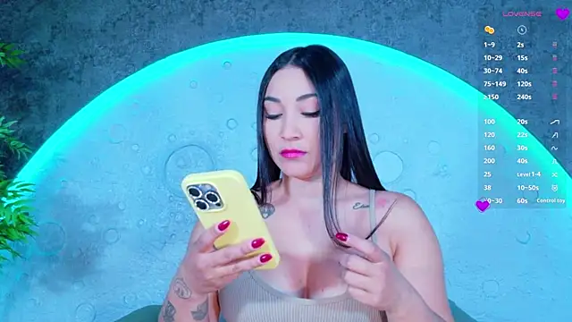 Snapshot of ReinaChloe chatting on June 22, 2026, 4:15 pm ReinaChloe online show from June 22, 2026, 4:15 pm