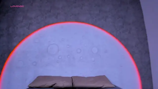 Snapshot of ReinaChloe chatting on November 21, 2025, 4:06 pm ReinaChloe online show from November 21, 2025, 4:06 pm