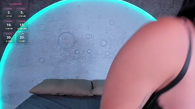 Snapshot of ReinaChloe chatting on October 16, 2025, 4:37 pm ReinaChloe online show from October 16, 2025, 4:37 pm