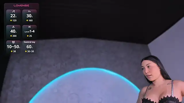 ReinaChloe online show from March 3, 2026, 4:14 pm