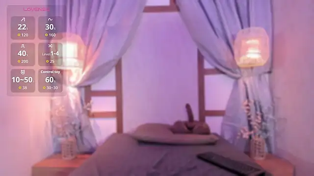 ReinaChloe online show from March 4, 2026, 10:56 am