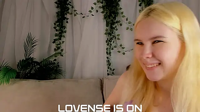 Snapshot of ElizSpieth chatting on October 28, 2025, 2:01 am ElizSpieth online show from October 28, 2025, 2:01 am