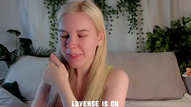 Snapshot of ElizSpieth chatting on November 23, 2025, 1:48 am ElizSpieth online show from November 23, 2025, 1:48 am