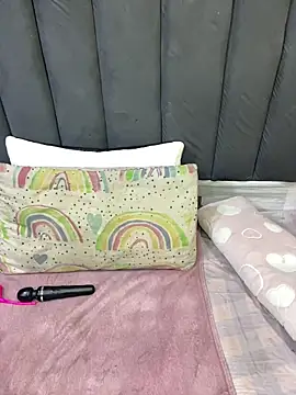 LonelyQueenxx25 online show from June 13, 2026, 6:06 pm