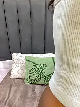 LonelyQueenxx25 online show from May 11, 2026, 9:45 pm