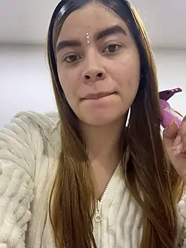 Snapshot of CharlotteBrownn_ chatting on October 22, 2025, 3:28 am CharlotteBrownn online show from October 22, 2025, 3:28 am