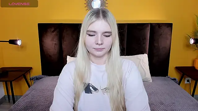 Snapshot of RuthBryant chatting on December 5, 2025, 12:32 am RuthBryant online show from December 5, 2025, 12:32 am