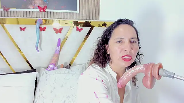 Luna Naughty1 online show from April 28, 2026, 2:27 am
