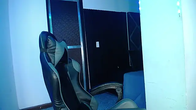 Snapshot of Lucy-23 chatting on November 6, 2025, 11:20 pm Lucy-23 online show from November 6, 2025, 11:20 pm