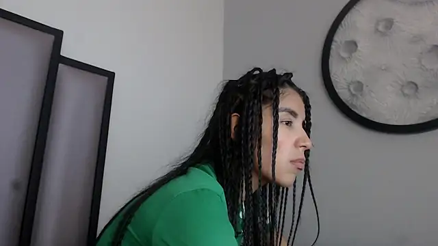 Snapshot of Lucy-23 chatting on December 5, 2025, 5:17 am Lucy-23 online show from December 5, 2025, 5:17 am