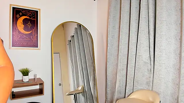 samaantha lux online show from January 9, 2026, 10:22 am