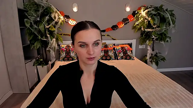 Snapshot of SofiSoft chatting on October 25, 2025, 7:25 pm SofiSoft online show from October 25, 2025, 7:25 pm