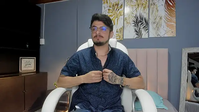 AaronFuentes7 online show from September 18, 2025, 6:11 pm
