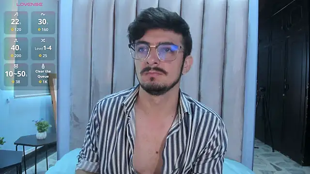 AaronFuentes7 online show from September 26, 2025, 6:15 pm