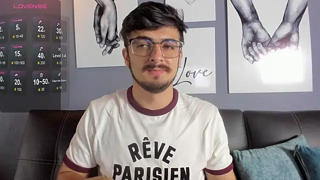 AaronFuentes7 online show from September 30, 2025, 5:52 pm