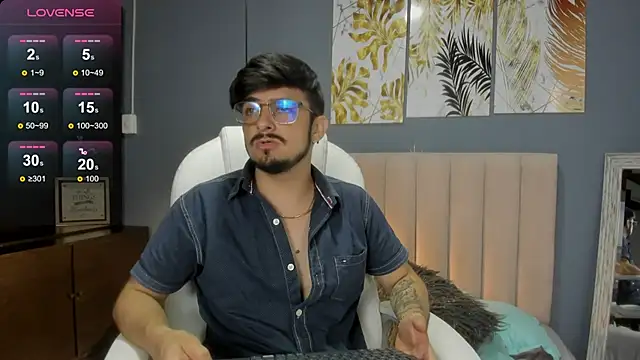 AaronFuentes7 online show from September 20, 2025, 5:18 pm