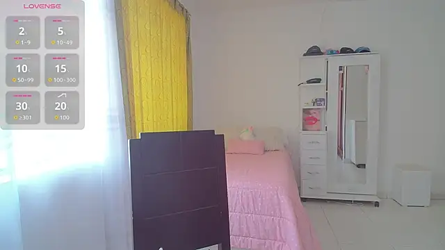 Snapshot of violetta_blackk chatting on September 24, 2025, 5:30 pm violetta blackk online show from September 24, 2025, 5:30 pm