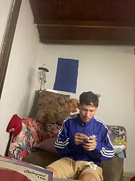 Snapshot of elfernh chatting on October 9, 2025, 10:05 am elfernh online show from October 9, 2025, 10:05 am