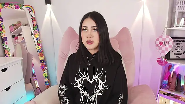justonecute online show from June 6, 2026, 4:28 am