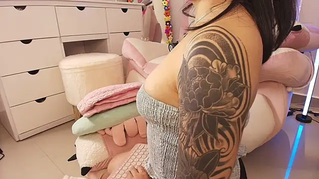 justonecute online show from June 10, 2026, 12:23 am