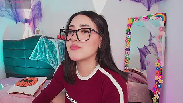 justonecute online show from October 17, 2025, 10:55 pm