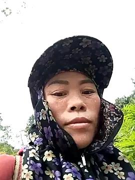 CoMay003 online show from October 12, 2025, 7:32 am