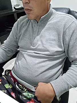 Snapshot of Carloskasado chatting on October 20, 2025, 9:37 pm Carloskasado online show from October 20, 2025, 9:37 pm