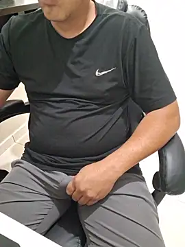 Snapshot of Carloskasado chatting on October 21, 2025, 11:59 pm Carloskasado online show from October 21, 2025, 11:59 pm