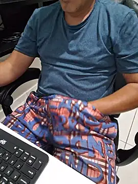 Snapshot of Carloskasado chatting on October 29, 2025, 11:14 pm Carloskasado online show from October 29, 2025, 11:14 pm