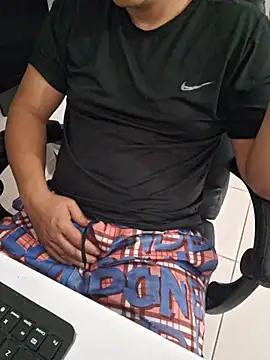 Snapshot of Carloskasado chatting on November 4, 2025, 4:55 pm Carloskasado online show from November 4, 2025, 4:55 pm