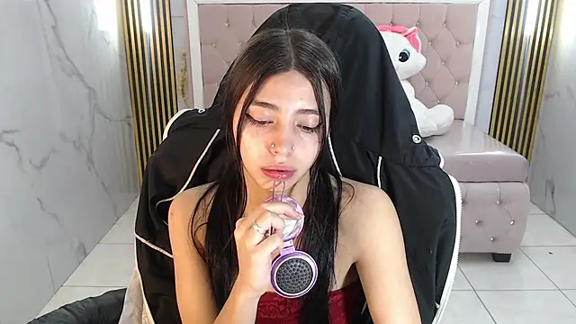 Snapshot of alehp_rose_s chatting on December 5, 2025, 1:21 pm alehp rose s online show from December 5, 2025, 1:21 pm