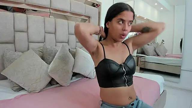 cloe spencerr online show from December 22, 2025, 5:13 pm