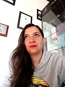 Agatha bellucci  online show from November 5, 2025, 1:14 pm