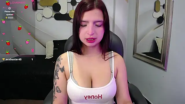 Helengolden  online show from January 19, 2026, 11:25 am