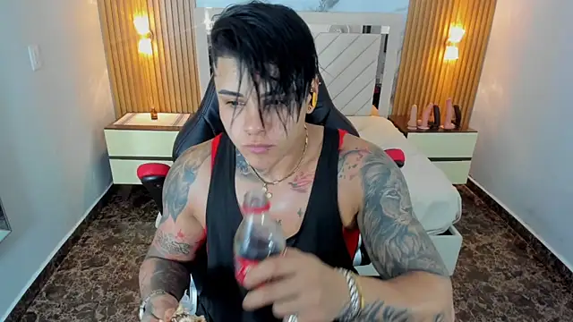 KAROLLJONES1 online show from June 14, 2026, 2:24 am