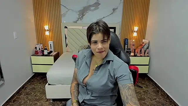 Snapshot of KAROLLJONES1 chatting on November 1, 2025, 7:30 pm KAROLLJONES1 online show from November 1, 2025, 7:30 pm