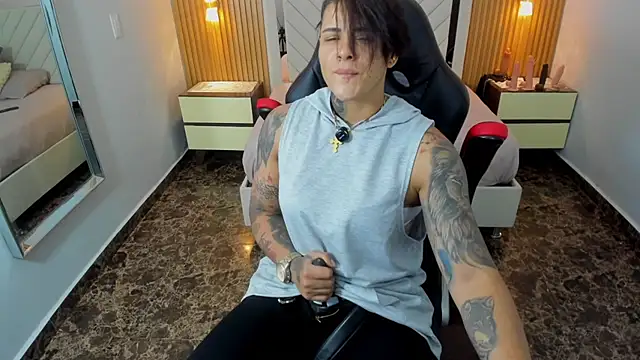 Snapshot of KAROLLJONES1 chatting on August 5, 2026, 7:19 pm KAROLLJONES1 online show from August 5, 2026, 7:19 pm
