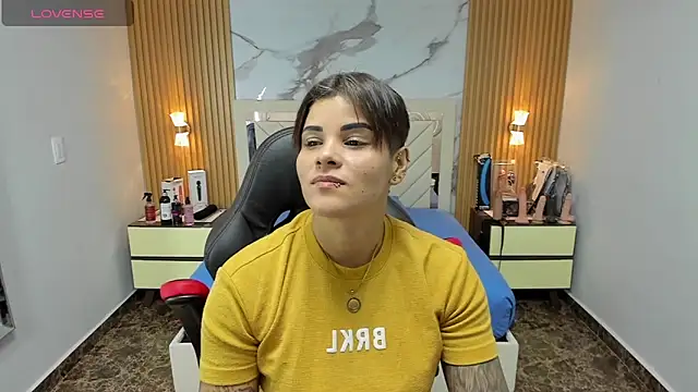 Snapshot of KAROLLJONES1 chatting on November 4, 2025, 7:17 pm KAROLLJONES1 online show from November 4, 2025, 7:17 pm