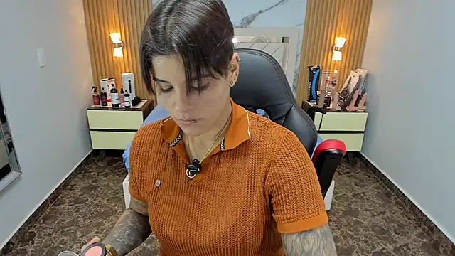 Snapshot of KAROLLJONES1 chatting on November 10, 2025, 7:52 pm KAROLLJONES1 online show from November 10, 2025, 7:52 pm