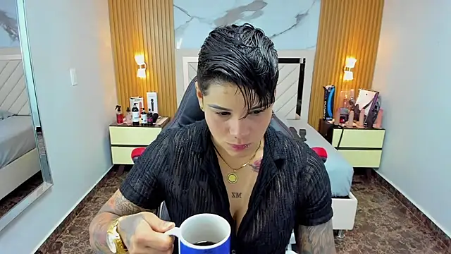 Snapshot of KAROLLJONES1 chatting on October 10, 2025, 10:54 pm KAROLLJONES1 online show from October 10, 2025, 10:54 pm