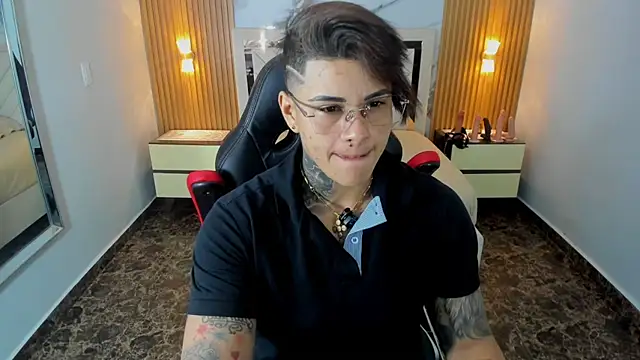 Snapshot of KAROLLJONES1 chatting on July 25, 2026, 12:44 pm KAROLLJONES1 online show from July 25, 2026, 12:44 pm