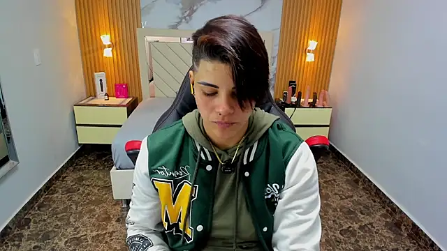 KAROLLJONES1 online show from February 13, 2026, 12:27 pm