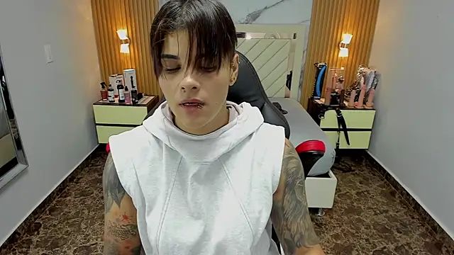 Snapshot of KAROLLJONES1 chatting on November 5, 2025, 7:28 pm KAROLLJONES1 online show from November 5, 2025, 7:28 pm