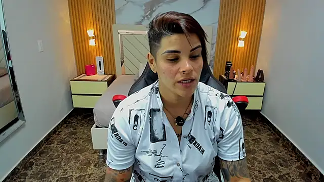 KAROLLJONES1 online show from February 21, 2026, 12:40 pm