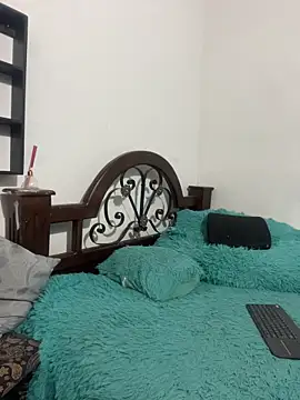 Snapshot of ALMAWHITE chatting on November 8, 2025, 1:47 pm ALMAWHITE online show from November 8, 2025, 1:47 pm