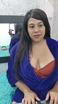 Snapshot of ALMAWHITE chatting on December 5, 2025, 5:00 pm ALMAWHITE online show from December 5, 2025, 5:00 pm