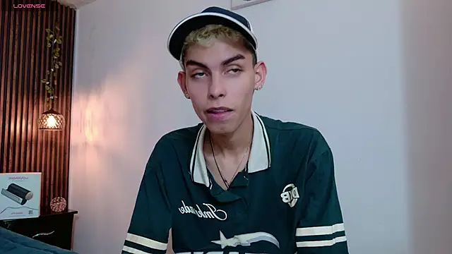 Room 69x online show from February 25, 2026, 2:17 pm