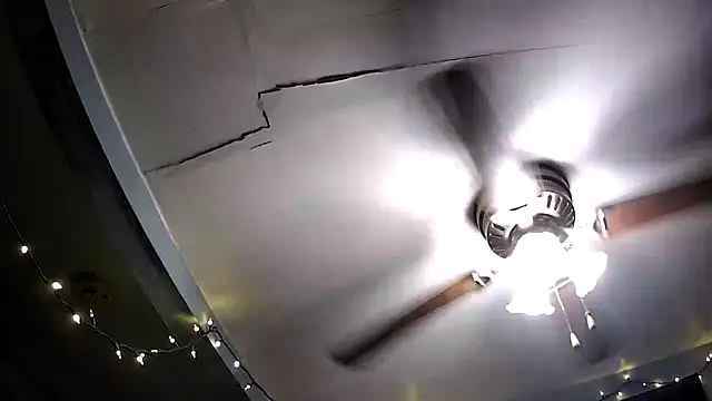 Snapshot of HealthyChatter6 chatting on October 26, 2025, 11:49 pm HealthyChatter6 online show from October 26, 2025, 11:49 pm